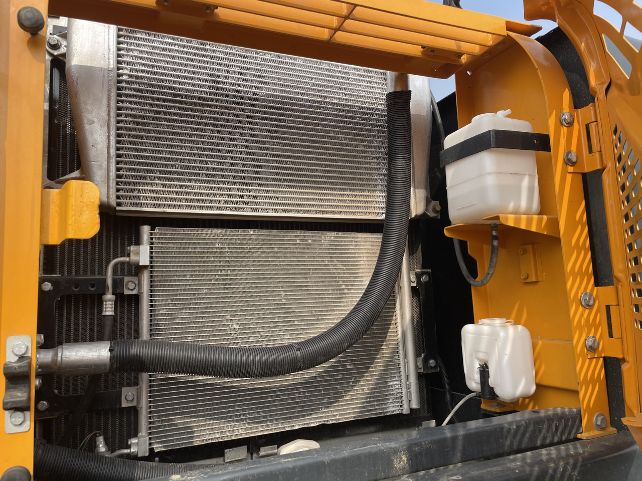 Hyundai R220LC-9S - Crawler excavator: picture 2 Hyundai R220LC-9S - Crawler excavator: picture 2