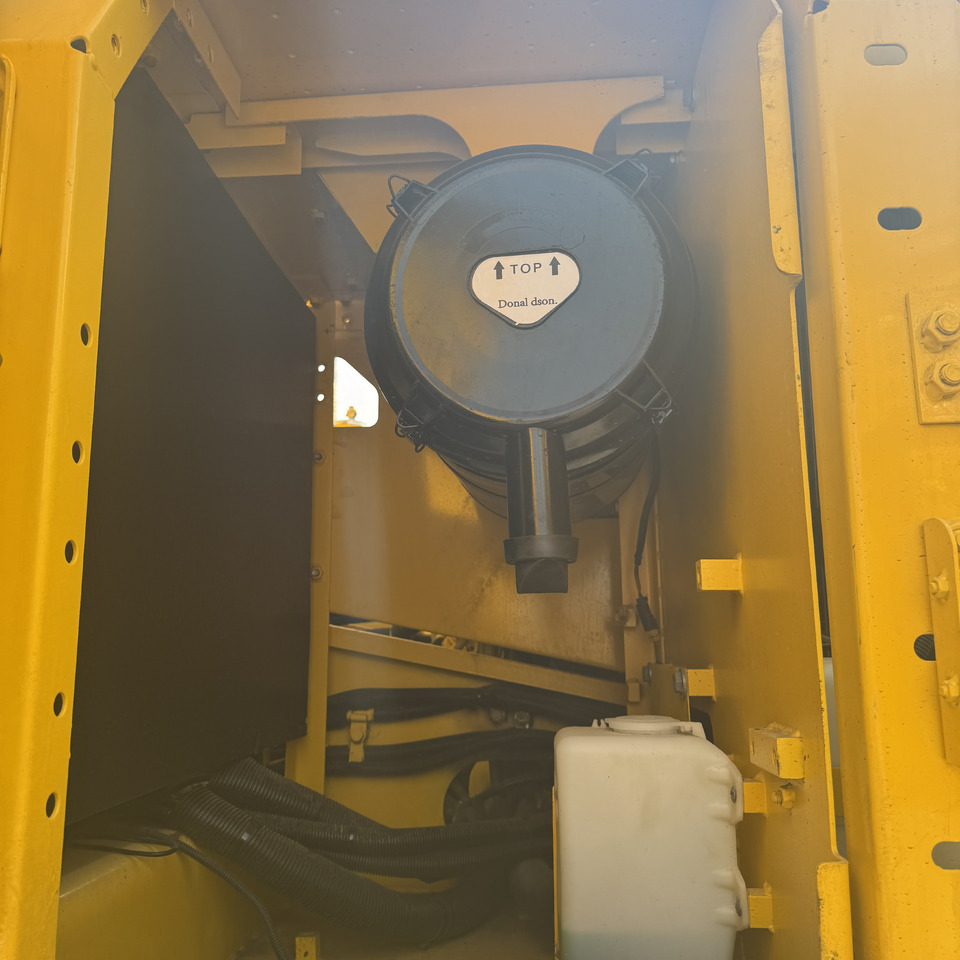 KOMATSU PC200-8 - Crawler excavator: picture 4 KOMATSU PC200-8 - Crawler excavator: picture 4