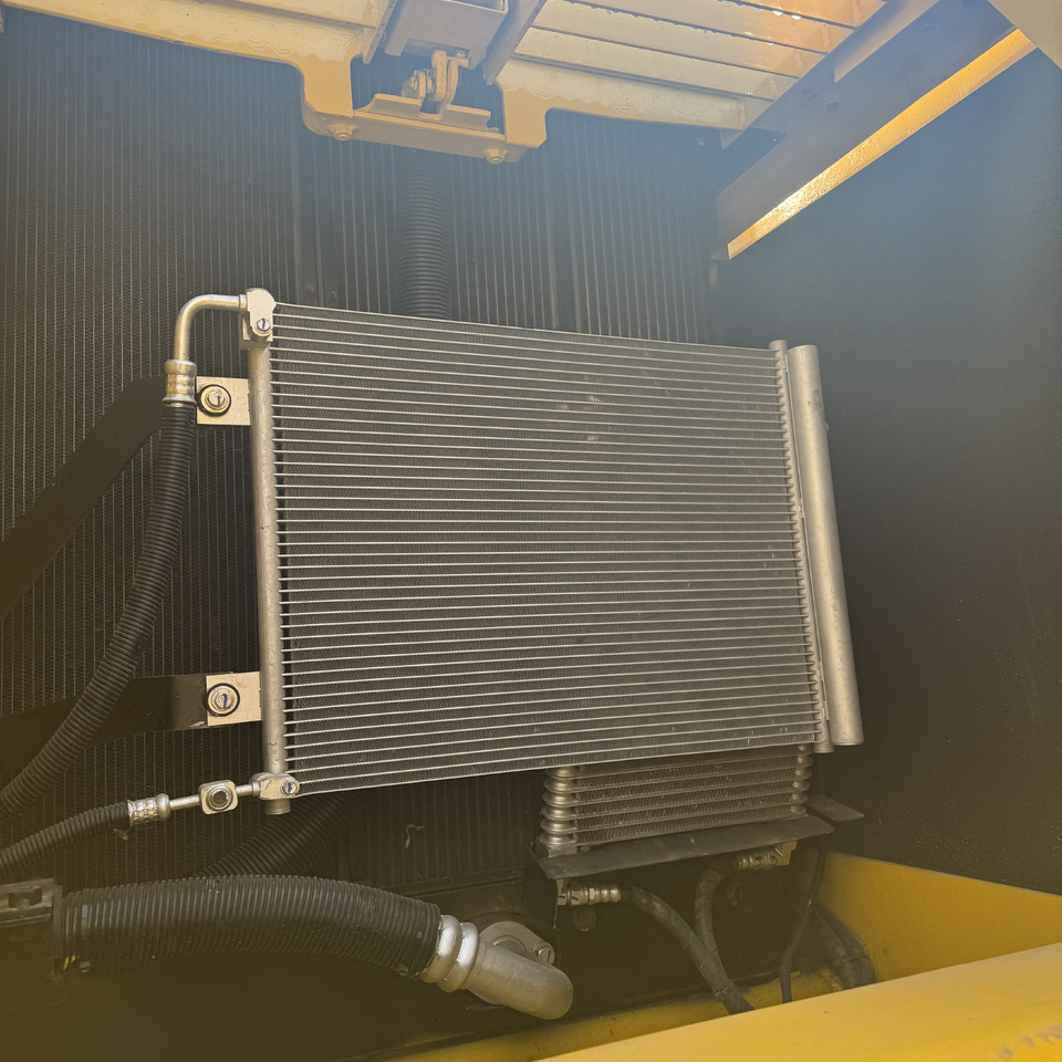 KOMATSU PC200-8 - Crawler excavator: picture 3 KOMATSU PC200-8 - Crawler excavator: picture 3