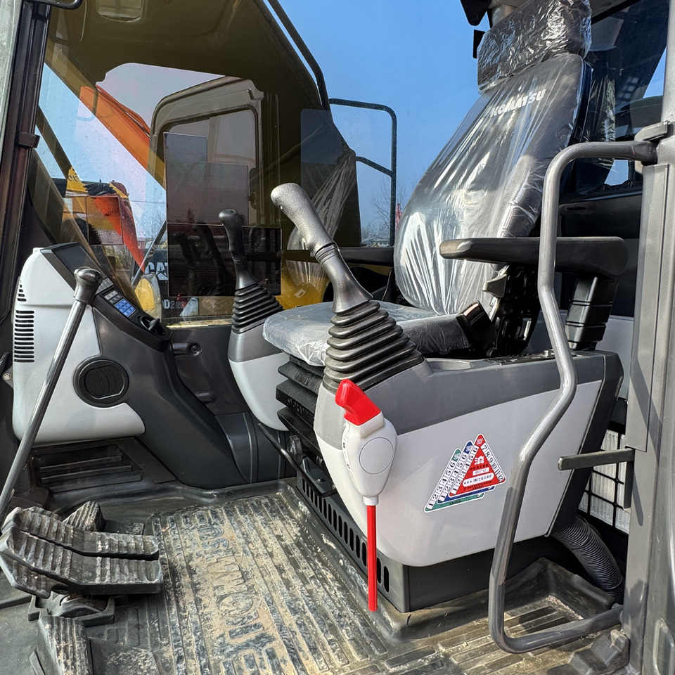 Komatsu PC 220-8 - Crawler excavator: picture 3 Komatsu PC 220-8 - Crawler excavator: picture 3