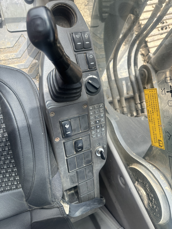 Crawler excavator VOLVO EC220D: picture 9