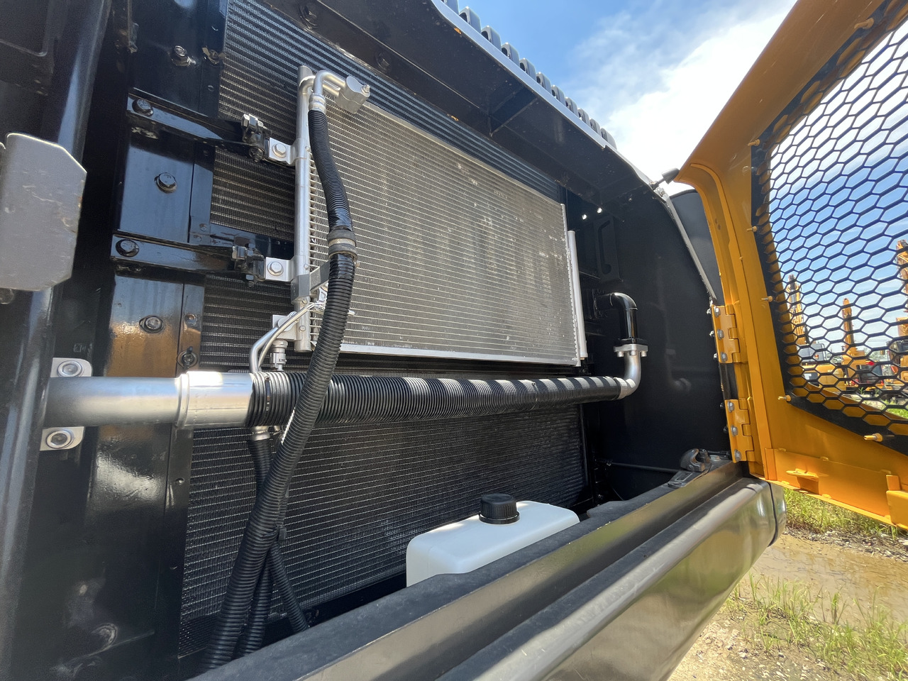 New Crawler excavator Volvo EC300DL: picture 7