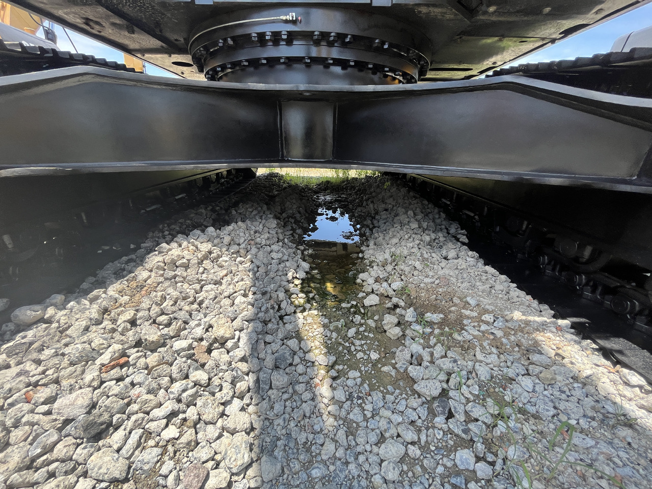 New Crawler excavator Volvo EC300DL: picture 9