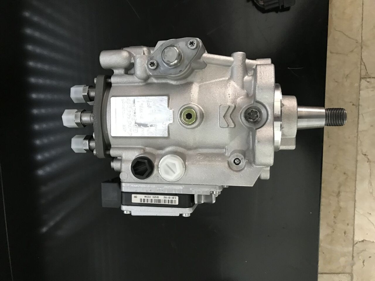 Bosch 2018 51111037611 MAN - Fuel pump for Truck: picture 2 Bosch 2018 51111037611 MAN - Fuel pump for Truck: picture 2