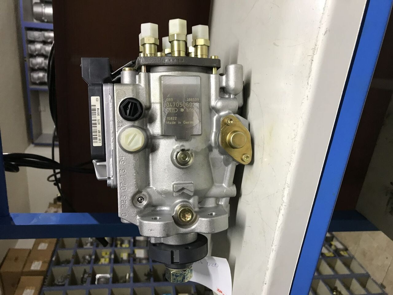 Bosch 2018 51965010612 MAN - Fuel pump for Truck: picture 1 Bosch 2018 51965010612 MAN - Fuel pump for Truck: picture 1