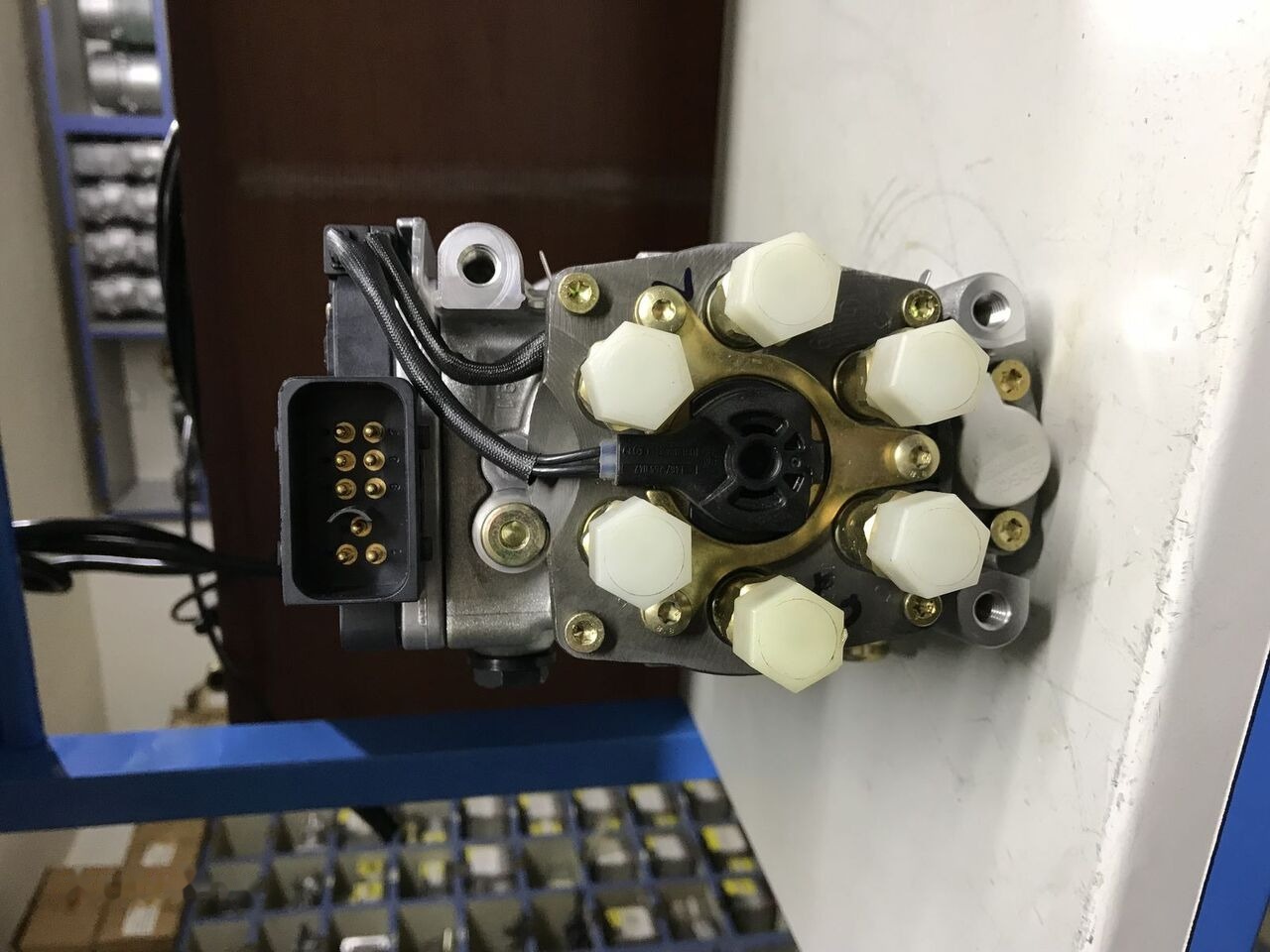 Bosch 2018 51965010612 MAN - Fuel pump for Truck: picture 2 Bosch 2018 51965010612 MAN - Fuel pump for Truck: picture 2