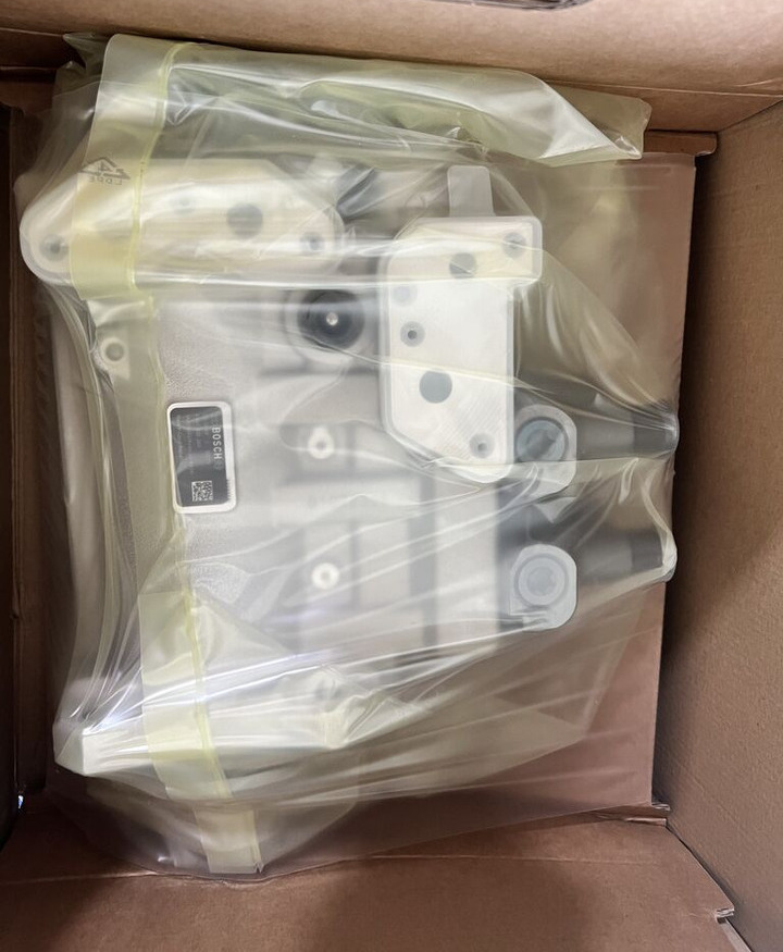 Bosch 2024 for Bosch Mercedes Trucks - Fuel pump for Truck: picture 4 Bosch 2024 for Bosch Mercedes Trucks - Fuel pump for Truck: picture 4