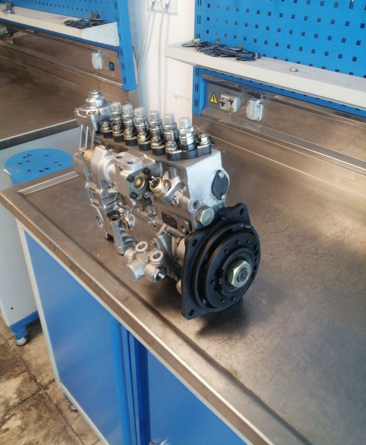 Bosch EXCHANGE A0250745702 Mercedes-Benz . truck - Fuel pump for Truck: picture 1 Bosch EXCHANGE A0250745702 Mercedes-Benz . truck - Fuel pump for Truck: picture 1