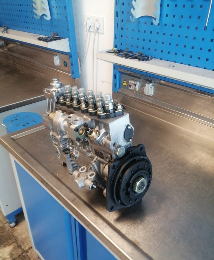 Bosch EXCHANGE A0250745702 Mercedes-Benz . truck - Fuel pump for Truck: picture 2 Bosch EXCHANGE A0250745702 Mercedes-Benz . truck - Fuel pump for Truck: picture 2