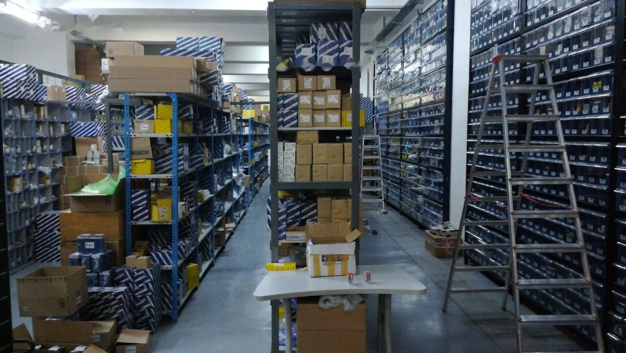 Cummins 2018 095000-6070   Komatsu CUMMINS-KOMATSU - Injector for Backhoe loader: picture 2 Cummins 2018 095000-6070   Komatsu CUMMINS-KOMATSU - Injector for Backhoe loader: picture 2