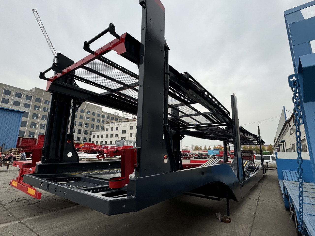- Autotransporter semi-trailer: picture 2 - Autotransporter semi-trailer: picture 2