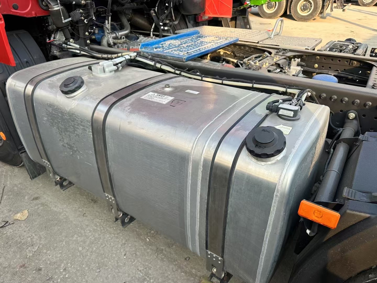 Tractor unit AUMAN GTL: picture 6