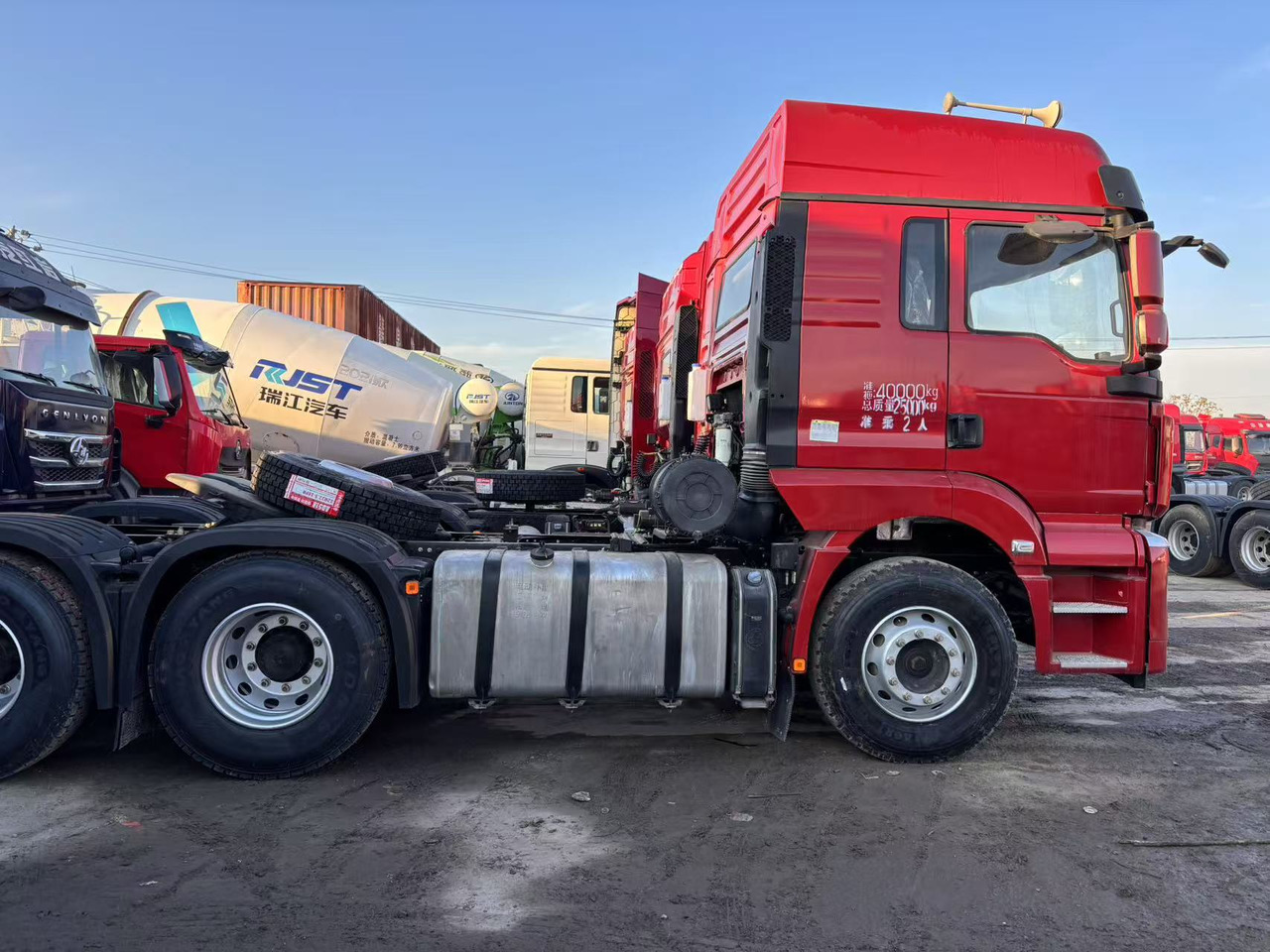 Tractor unit SHACMAN: picture 8