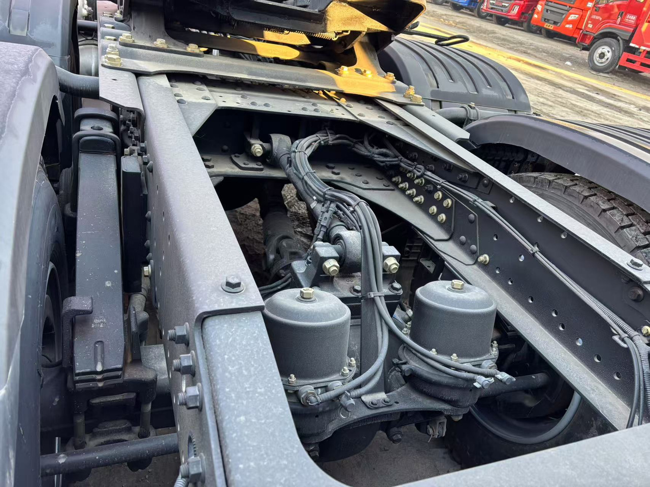 Tractor unit SHACMAN: picture 7