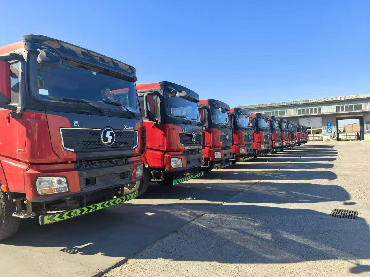 SHACMAN X3000 - Tractor unit: picture 1 SHACMAN X3000 - Tractor unit: picture 1