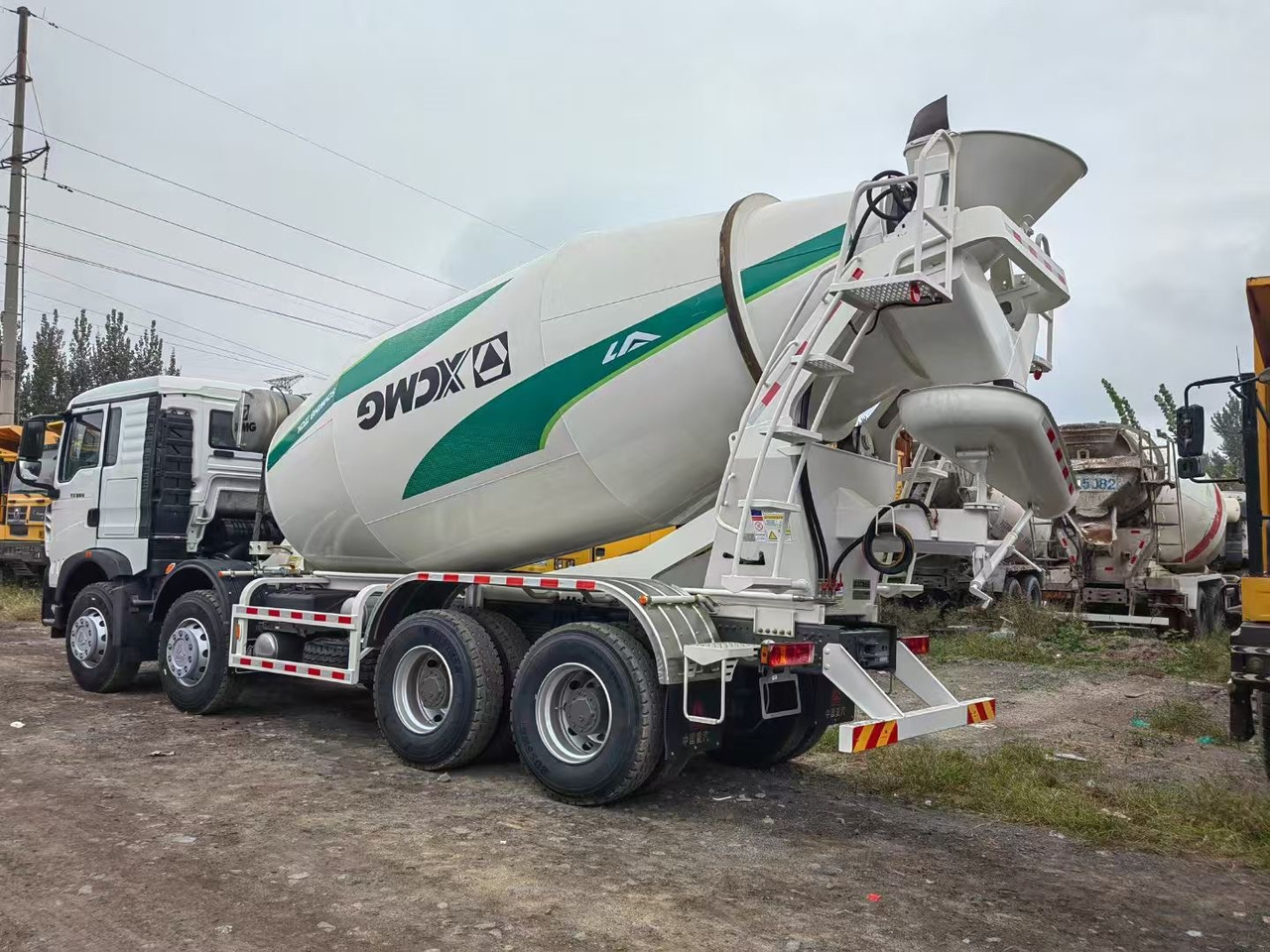 Howo - Concrete mixer semi-trailer: picture 3 Howo - Concrete mixer semi-trailer: picture 3