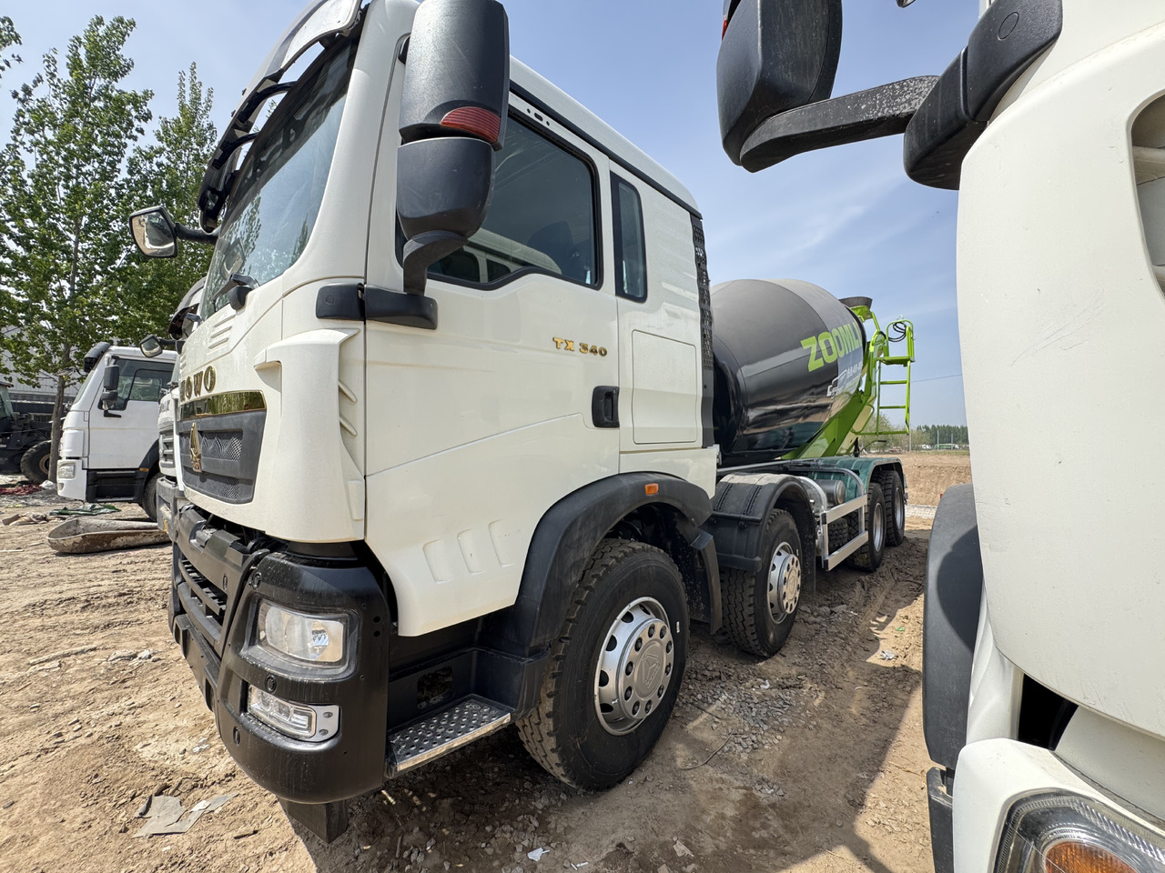 Concrete mixer truck howo: picture 8