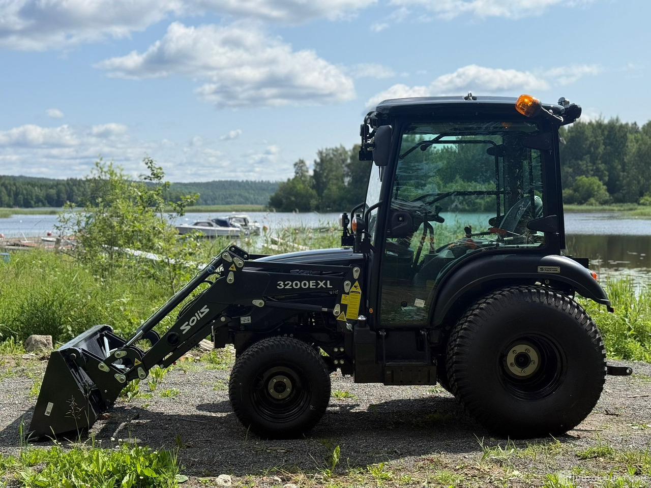 Solis 26 HST ohjaamolla ja etukuormaajalla, 2024, alvillinen, lähes ajamaton, Jyväskylä - Agricultural machinery: picture 2 Solis 26 HST ohjaamolla ja etukuormaajalla, 2024, alvillinen, lähes ajamaton, Jyväskylä - Agricultural machinery: picture 2
