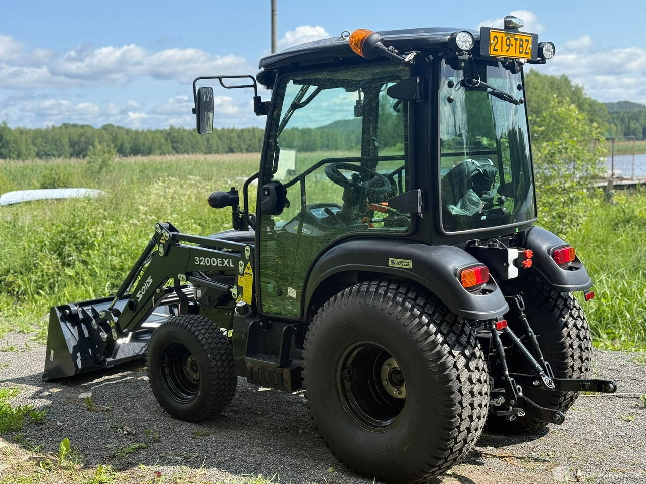 Solis 26 HST ohjaamolla ja etukuormaajalla, 2024, alvillinen, lähes ajamaton, Jyväskylä - Agricultural machinery: picture 3 Solis 26 HST ohjaamolla ja etukuormaajalla, 2024, alvillinen, lähes ajamaton, Jyväskylä - Agricultural machinery: picture 3