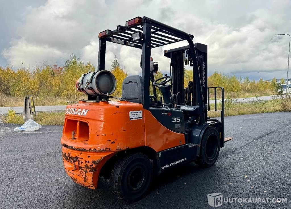 Doosan G 35 C-5, 2009, 3 870 h Kaasutrukki, Lieto - LPG forklift: picture 4 Doosan G 35 C-5, 2009, 3 870 h Kaasutrukki, Lieto - LPG forklift: picture 4