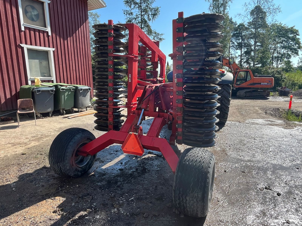 He-Va hydraulisesti nouseva lautasmuokkain, 2005, Sipoo - Disc harrow: picture 4 He-Va hydraulisesti nouseva lautasmuokkain, 2005, Sipoo - Disc harrow: picture 4