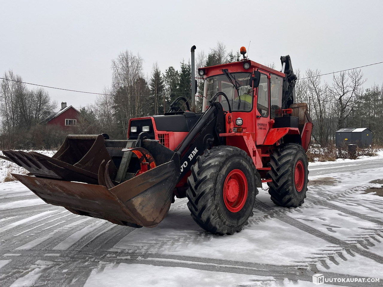 Volvo BM 6300, traktorikaivuri pyörittäjällä ja runsailla lisävarusteilla, 1987, Marttila - Backhoe loader: picture 2 Volvo BM 6300, traktorikaivuri pyörittäjällä ja runsailla lisävarusteilla, 1987, Marttila - Backhoe loader: picture 2