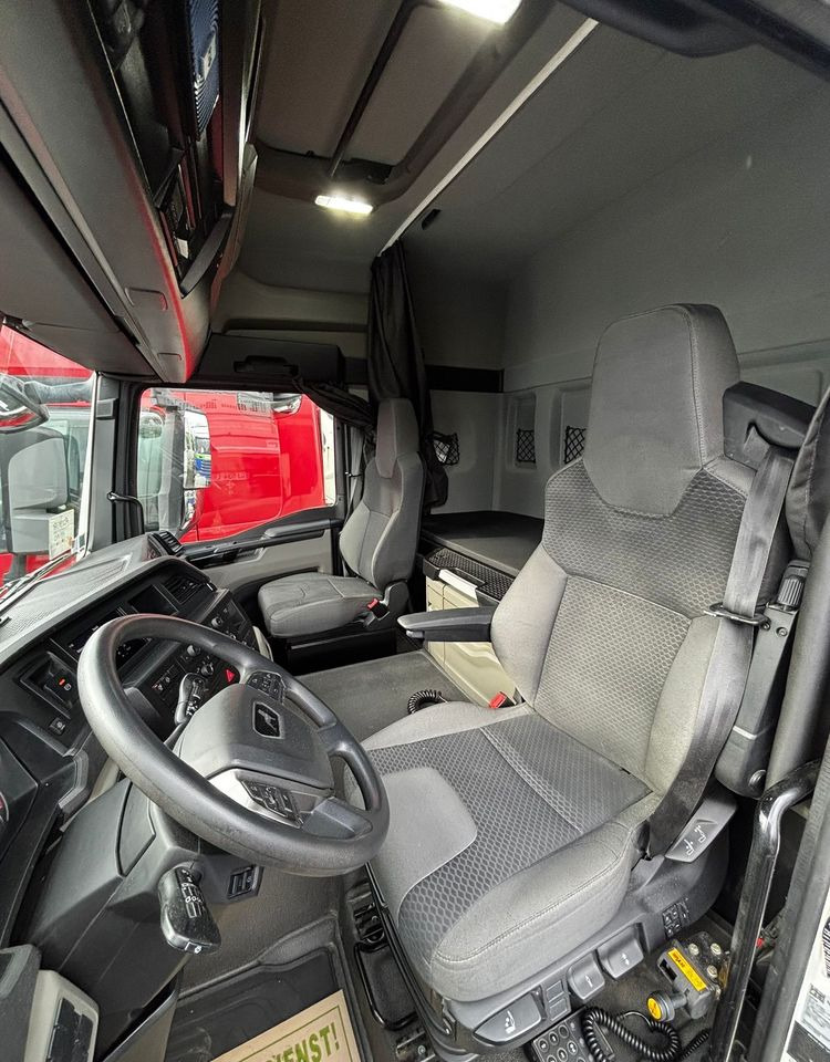 MAN TGS 18.470 NAUKA JAZDY STANDARD 4x2 / TGX 18.360 400 510 460 500 TOP STAN / ŚWIEŻO SPROWADZONY - Tractor unit: picture 5 MAN TGS 18.470 NAUKA JAZDY STANDARD 4x2 / TGX 18.360 400 510 460 500 TOP STAN / ŚWIEŻO SPROWADZONY - Tractor unit: picture 5
