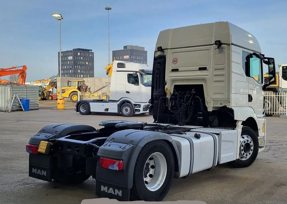 MAN TGS 470 18.400 NAUKA JAZDY STANDARD 4x2 / TGX 18.360 400 510 460 500 TOP STAN / ŚWIEŻO SPROWADZONY - Tractor unit: picture 4 MAN TGS 470 18.400 NAUKA JAZDY STANDARD 4x2 / TGX 18.360 400 510 460 500 TOP STAN / ŚWIEŻO SPROWADZONY - Tractor unit: picture 4