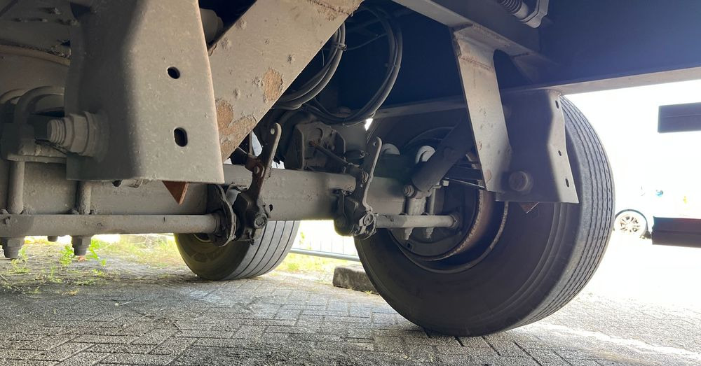 Wielton 2 osiowa NAUKA JAZDY 2 osie z Holandii dwu dwuosiowa dwie osie 2osiowa 2osie - Closed box semi-trailer: picture 4 Wielton 2 osiowa NAUKA JAZDY 2 osie z Holandii dwu dwuosiowa dwie osie 2osiowa 2osie - Closed box semi-trailer: picture 4