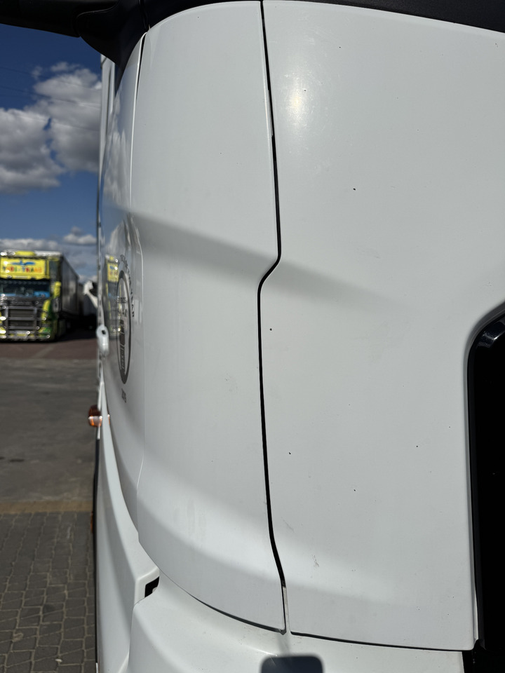 Ford F-Max - Bumper corner: picture 2 Ford F-Max - Bumper corner: picture 2