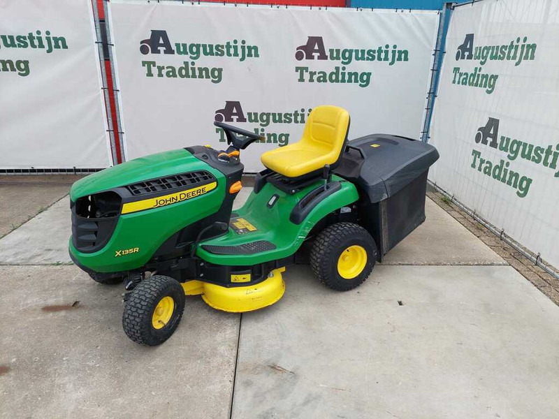 John Deere X 135R - Garden mower: picture 2 John Deere X 135R - Garden mower: picture 2