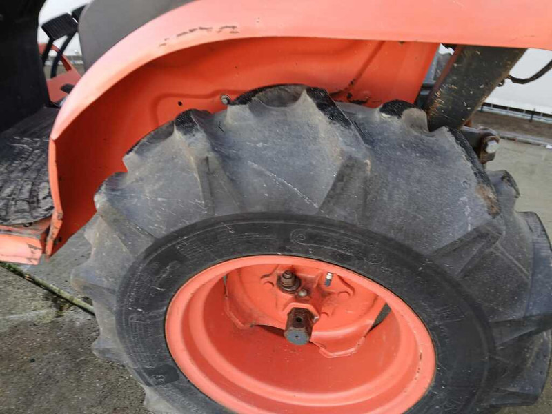 Compact tractor Kubota B 2420: picture 10