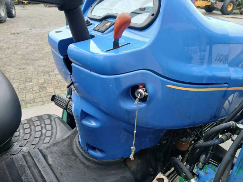 New Holland TC 40 - Farm tractor: picture 3 New Holland TC 40 - Farm tractor: picture 3