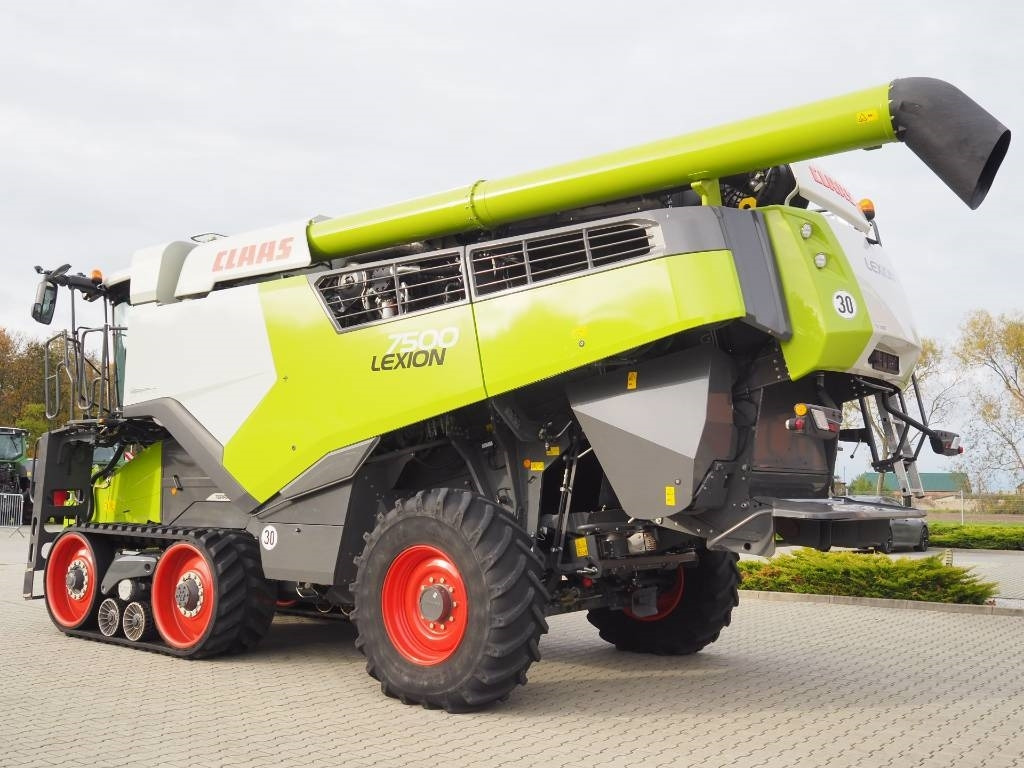 Claas Lexion 7500TT GPS + V930  - Combine harvester: picture 2 Claas Lexion 7500TT GPS + V930  - Combine harvester: picture 2
