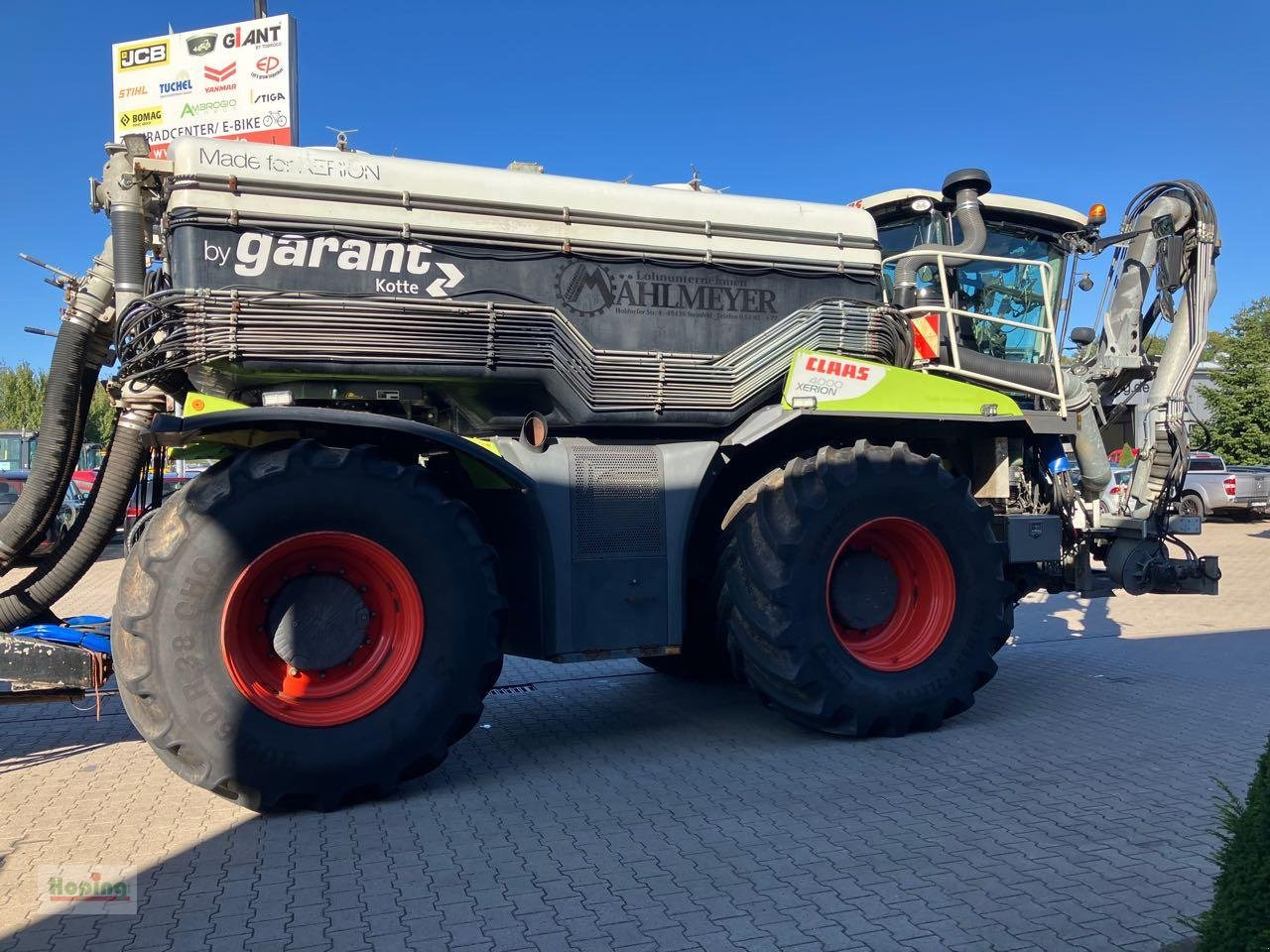 Farm tractor CLAAS Xerion 4000 Saddle Trac Gülletechnik: picture 11 Farm tractor CLAAS Xerion 4000 Saddle Trac Gülletechnik: picture 11