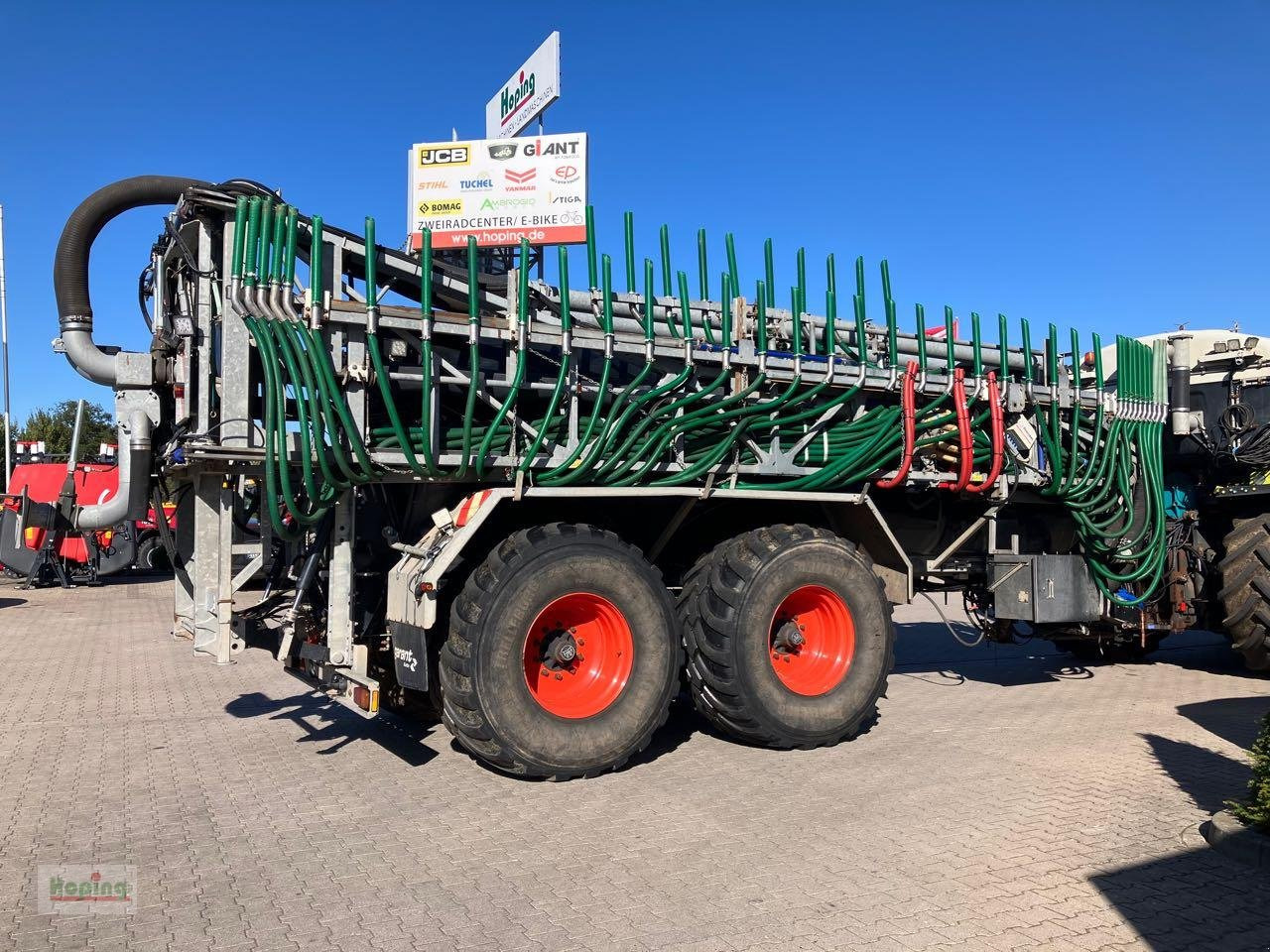 CLAAS Xerion 4000 Saddle Trac Gülletechnik - Farm tractor: picture 5 CLAAS Xerion 4000 Saddle Trac Gülletechnik - Farm tractor: picture 5