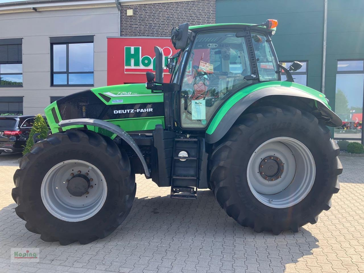 Deutz-Fahr 7250 Agrotron TTV - Farm tractor: picture 4 Deutz-Fahr 7250 Agrotron TTV - Farm tractor: picture 4