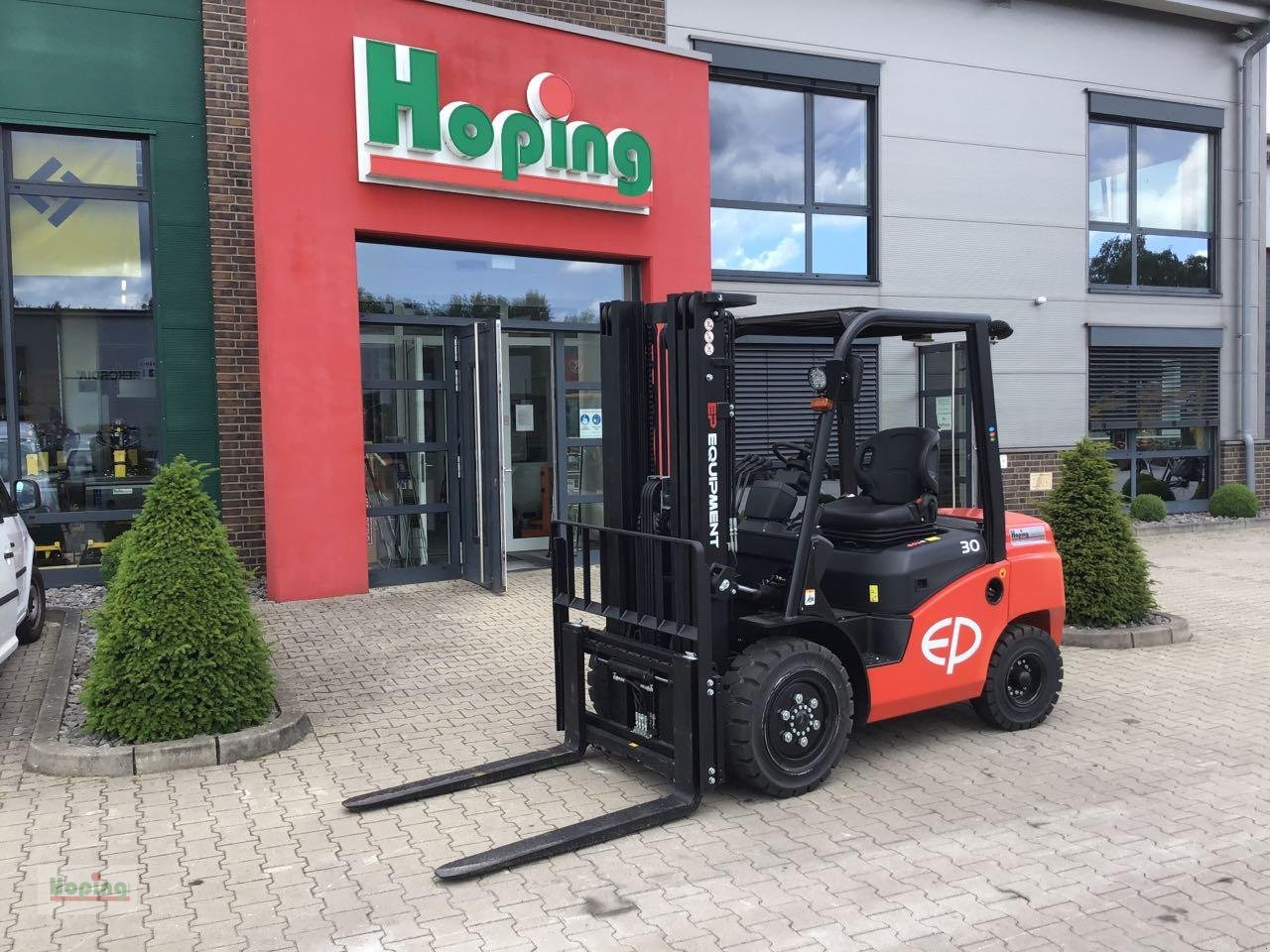 EP Equipment CPCD30T8 - Diesel forklift: picture 1 EP Equipment CPCD30T8 - Diesel forklift: picture 1