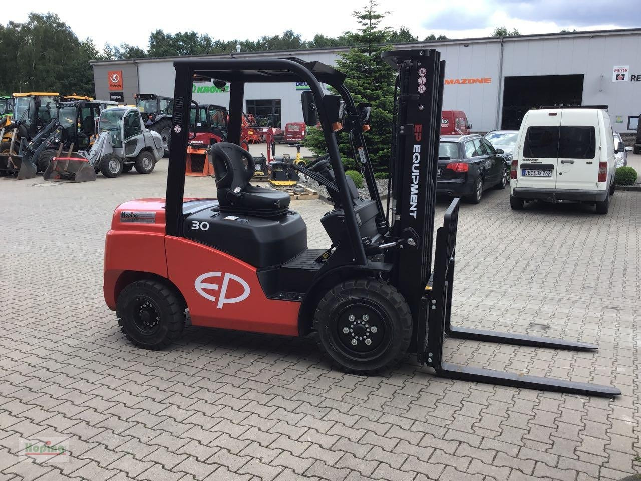 EP Equipment CPCD30T8 - Diesel forklift: picture 5 EP Equipment CPCD30T8 - Diesel forklift: picture 5