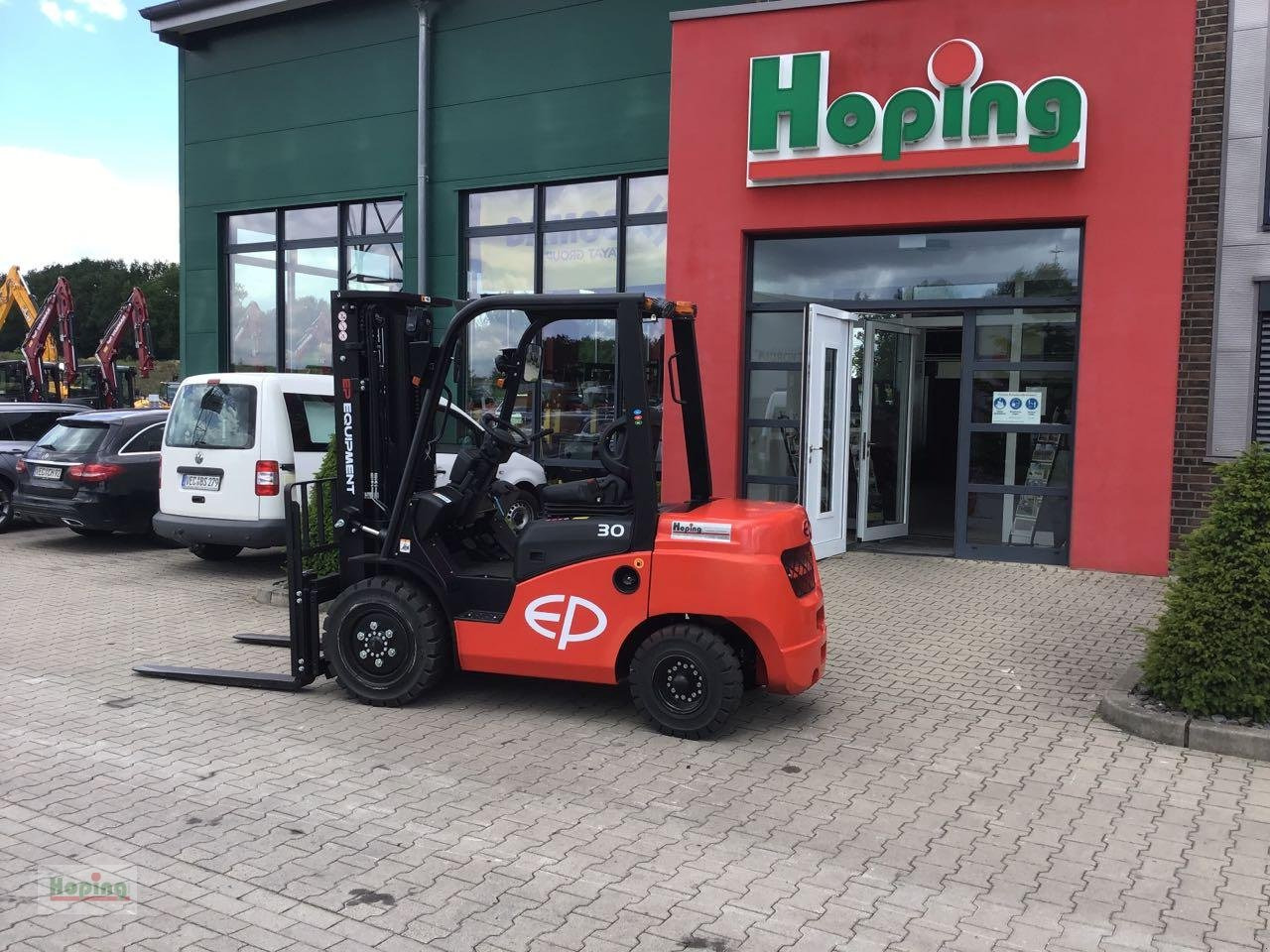 EP Equipment CPCD30T8 - Diesel forklift: picture 3 EP Equipment CPCD30T8 - Diesel forklift: picture 3