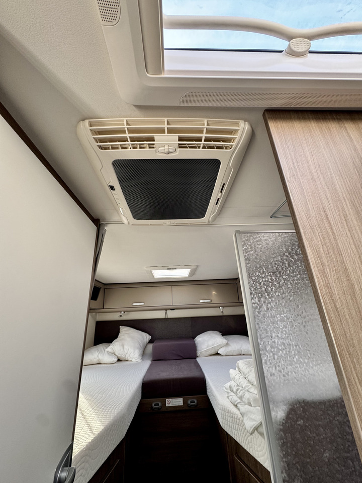 Semi-integrated motorhome CARADO T447 pro+ , AC DOMETIC , camera, awning, radio, ALU, LPG, spare tire: picture 17