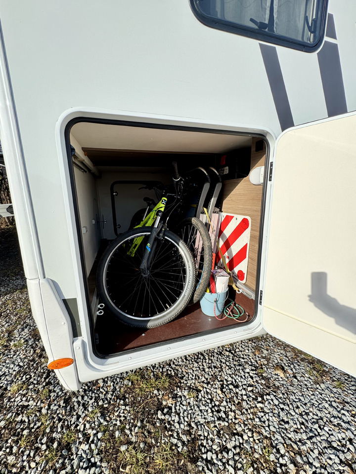 Semi-integrated motorhome CARADO T447 pro+ , AC DOMETIC , camera, awning, radio, ALU, LPG, spare tire: picture 9