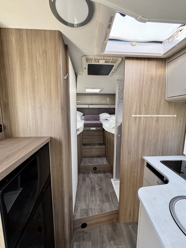 Semi-integrated motorhome CARADO T447 pro+ , AC DOMETIC , camera, awning, radio, ALU, LPG, spare tire: picture 11
