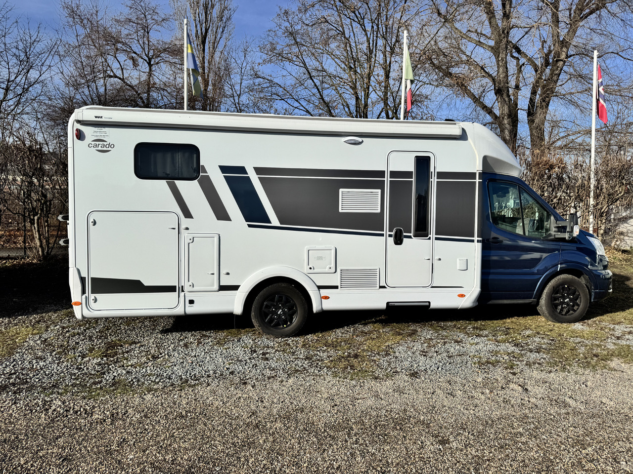 CARADO T447 pro+ , AC DOMETIC , camera, awning, radio, ALU, LPG, spare tire - Semi-integrated motorhome: picture 4 CARADO T447 pro+ , AC DOMETIC , camera, awning, radio, ALU, LPG, spare tire - Semi-integrated motorhome: picture 4