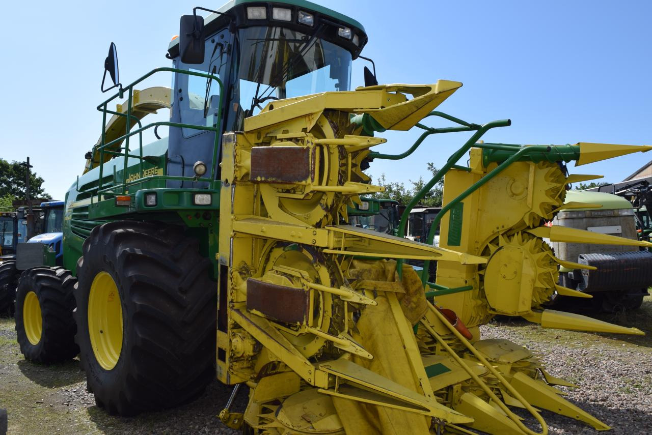John Deere 7400 - Forage harvester: picture 1 John Deere 7400 - Forage harvester: picture 1