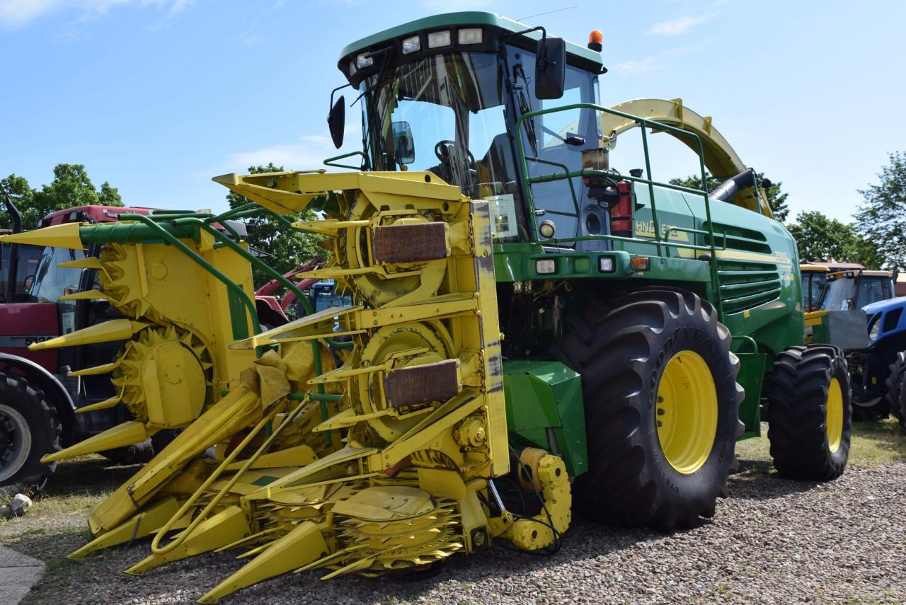 John Deere 7400 - Forage harvester: picture 2 John Deere 7400 - Forage harvester: picture 2
