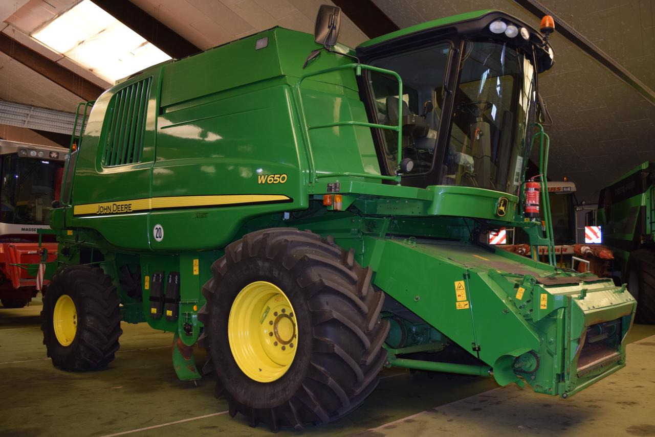 John Deere W 650 - Combine harvester: picture 2 John Deere W 650 - Combine harvester: picture 2