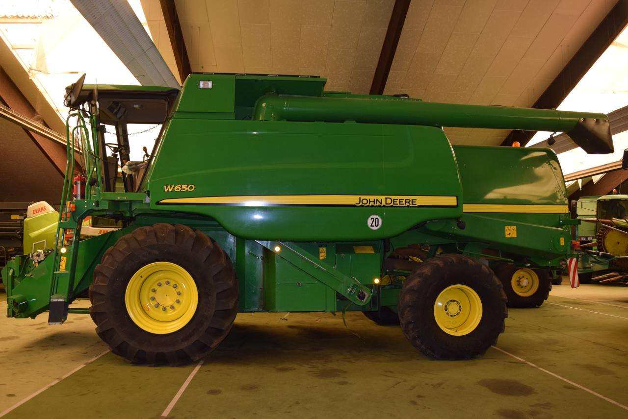 John Deere W 650 - Combine harvester: picture 1 John Deere W 650 - Combine harvester: picture 1