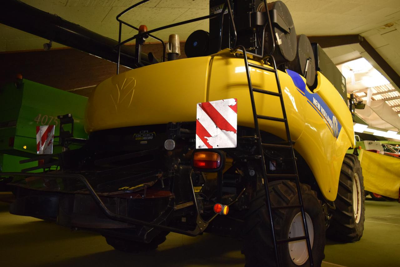 New Holland CR 9090 Elevation - Combine harvester: picture 4 New Holland CR 9090 Elevation - Combine harvester: picture 4