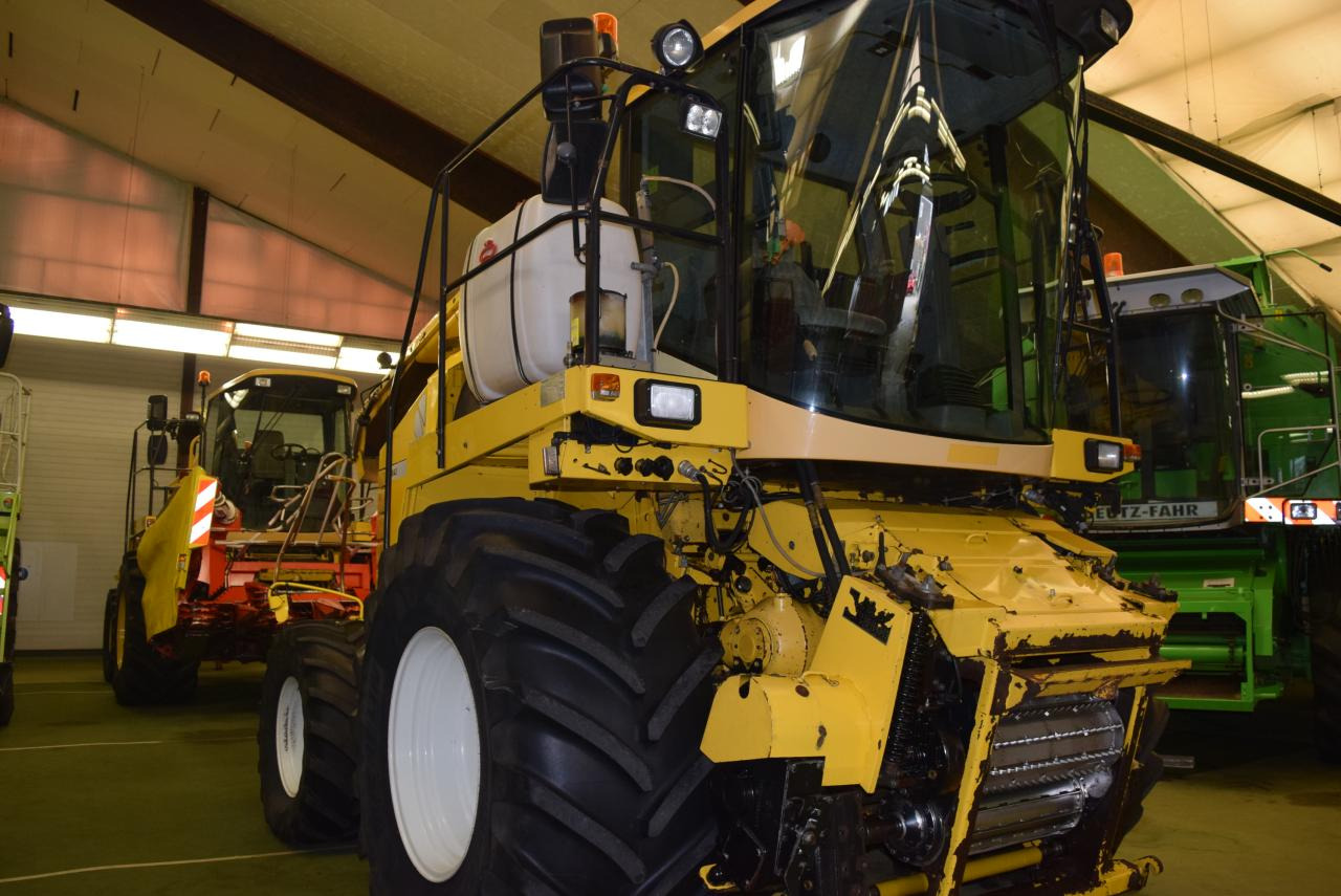 New Holland FX 40 - Forage harvester: picture 1 New Holland FX 40 - Forage harvester: picture 1